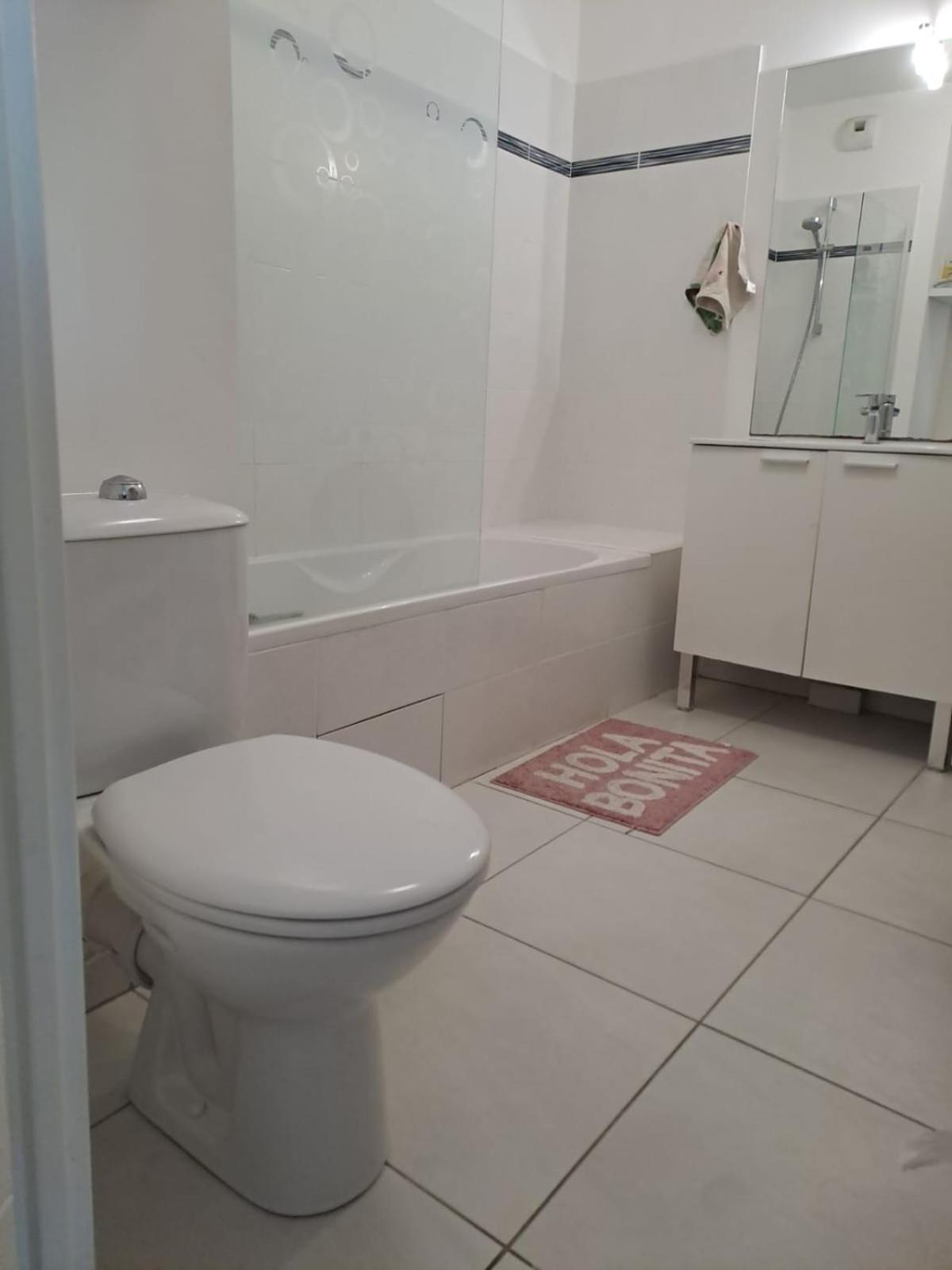 Appartement T2 Avec Terrasse, 5 Min De La Plage Fréjus Exterior foto